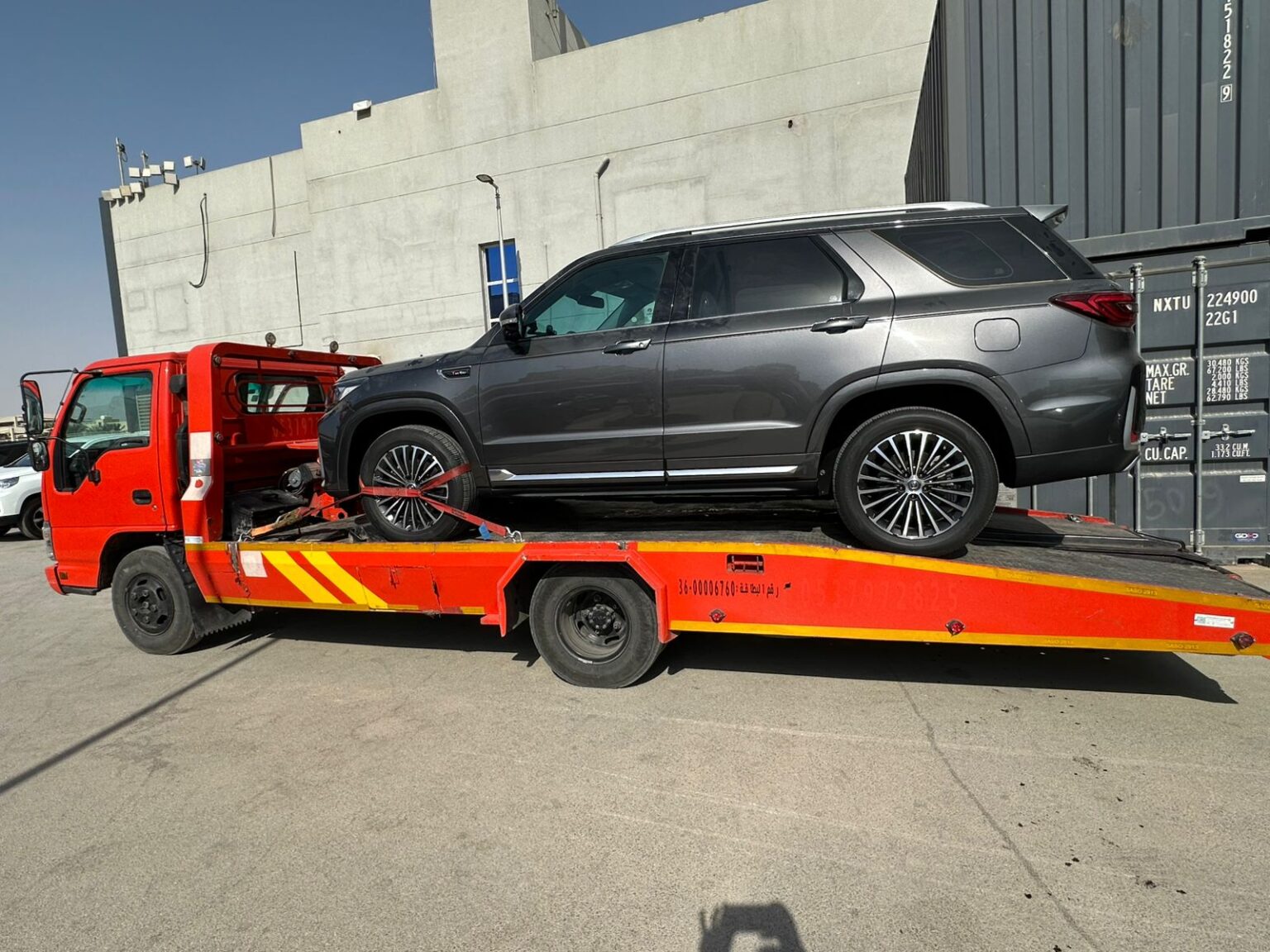 Large high-resolution flatbed recovery scene